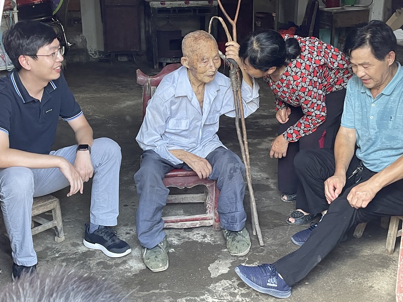 區(qū)人大代表、集團副總馮小龍走訪潘塘福利院為老人送關(guān)懷